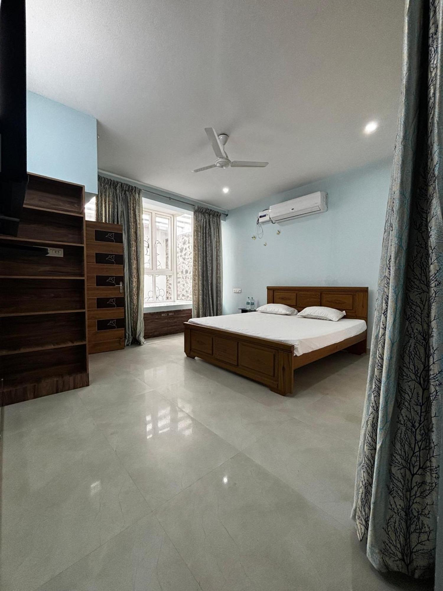 Ezhilagam Stays Chennai Rom bilde
